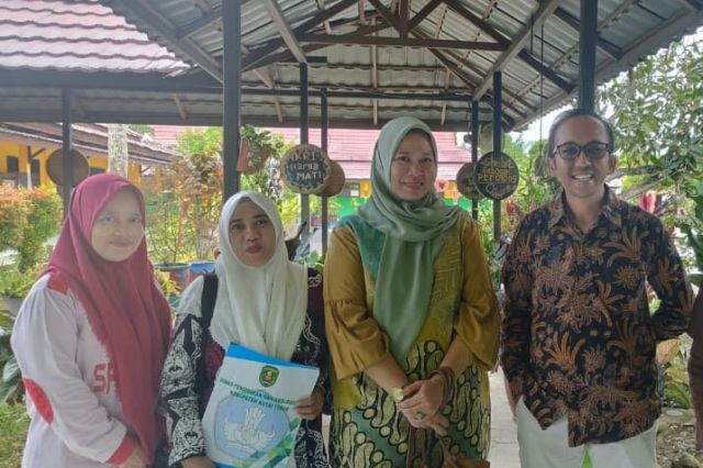 Antusiasme Tinggi di Hari Pertama SPMB  di SMPN 1 Teluk Pandan –Tim Monev Dinas Pendidikan Kutai Timur Turut Pantau Pelaksanaan SPMB dan Laporan BOSP