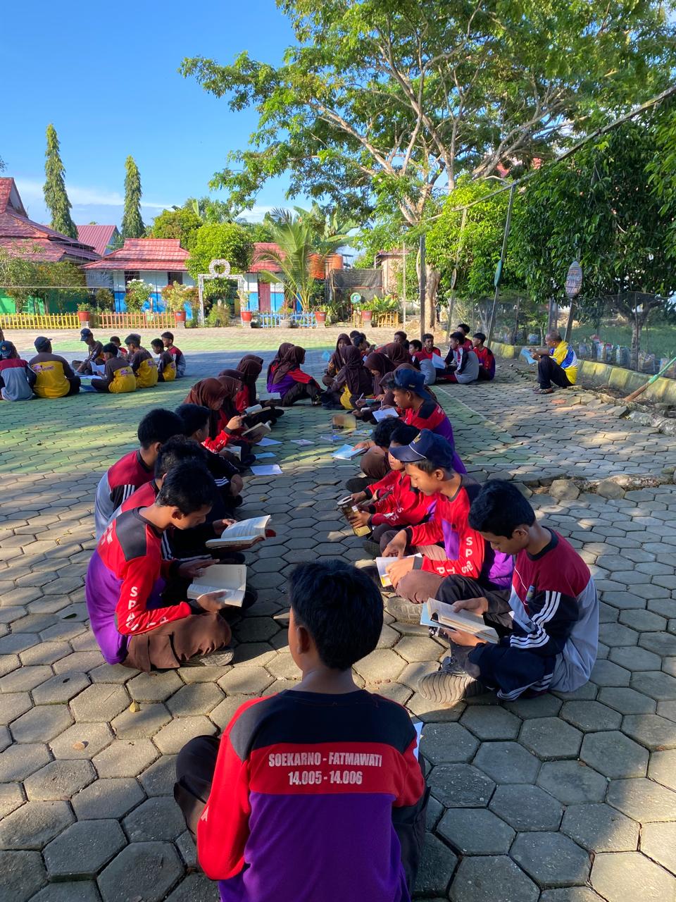 Kegiatan Literasi Dikelompokkan Sesuai Dengan Kelas